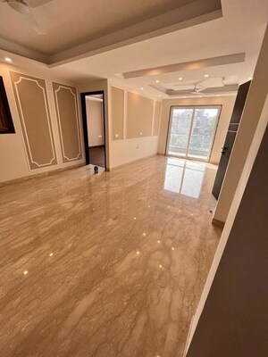 Room in 3 BHK Builder Floor at Sushant Lok I – for Rent