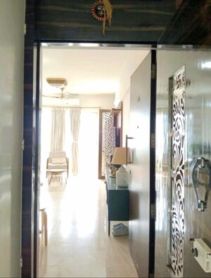 Building Lobby in 3 BHK Apartment at Kalpataru Elitus, Mulund West – for Sale