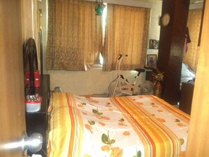 Bedroom in 3.5 BHK Apartment at Santacruz West – for Rent