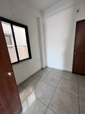 Room in 3 BHK Apartment at Ellisbridge – for Rent