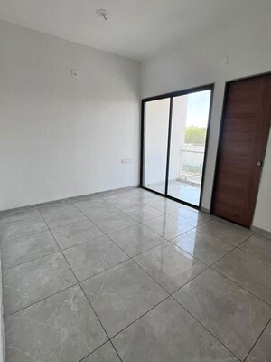Room in 3 BHK Apartment at Ellisbridge – for Rent