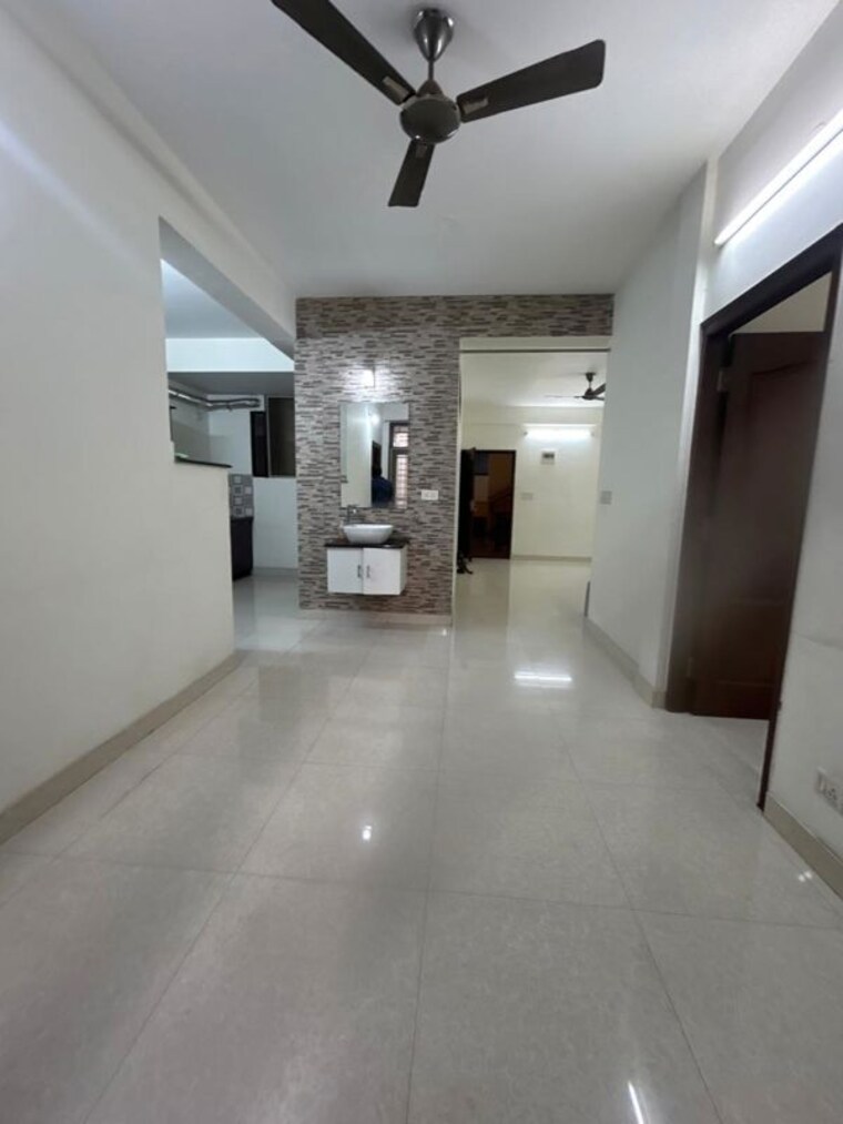  Parking, kumar-prospera 3 Bedroom 14000 Sq.Ft. Apartment In Hennur Road Bangalore 10368065