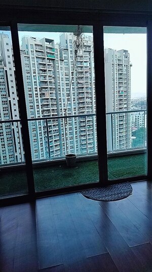 Bedroom in 4 BHK Apartment at Amanora Aspire Towerss, Hadapsar – for Rent