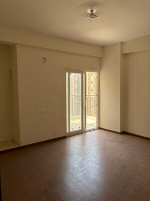 Room in 4 BHK Apartment at Amrapali Leisure Park, Amrapali Leisure Valley – for Sale