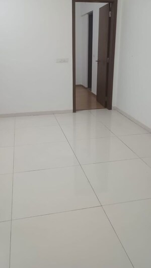 Room in 2 BHK Apartment at Amanora Adreno Towers, Hadapsar – for Rent