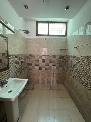Bathroom in 6 BHK Independent House at Sector 27 – for Rent