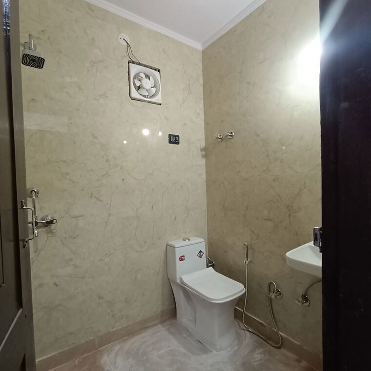 Bathroom, kalkaji 2 Bedroom 900 Sq.Ft. Builder Floor In Kalkaji Delhi 10368181