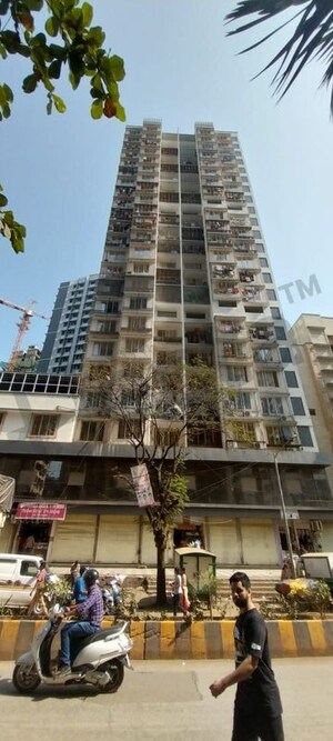  Apartment For Sale in Malad West
