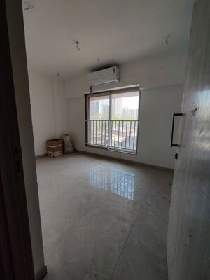 Room in 1 BHK Apartment at Godrej Urban Park, Chandivali – for Rent
