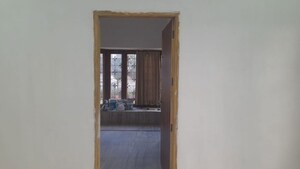 Furnished Amenities in 1 BHK Builder Floor at Laxman Chowk – for Rent