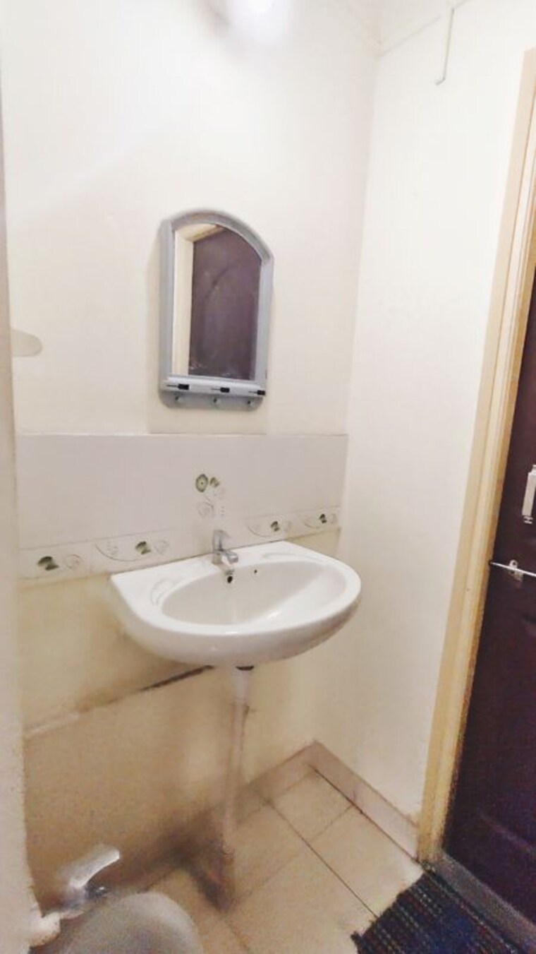 Bathroom, raghuveer nagar 1.5 Bedroom 570 Sq.Ft. Apartment In Raghuveer Nagar Pune 10368333