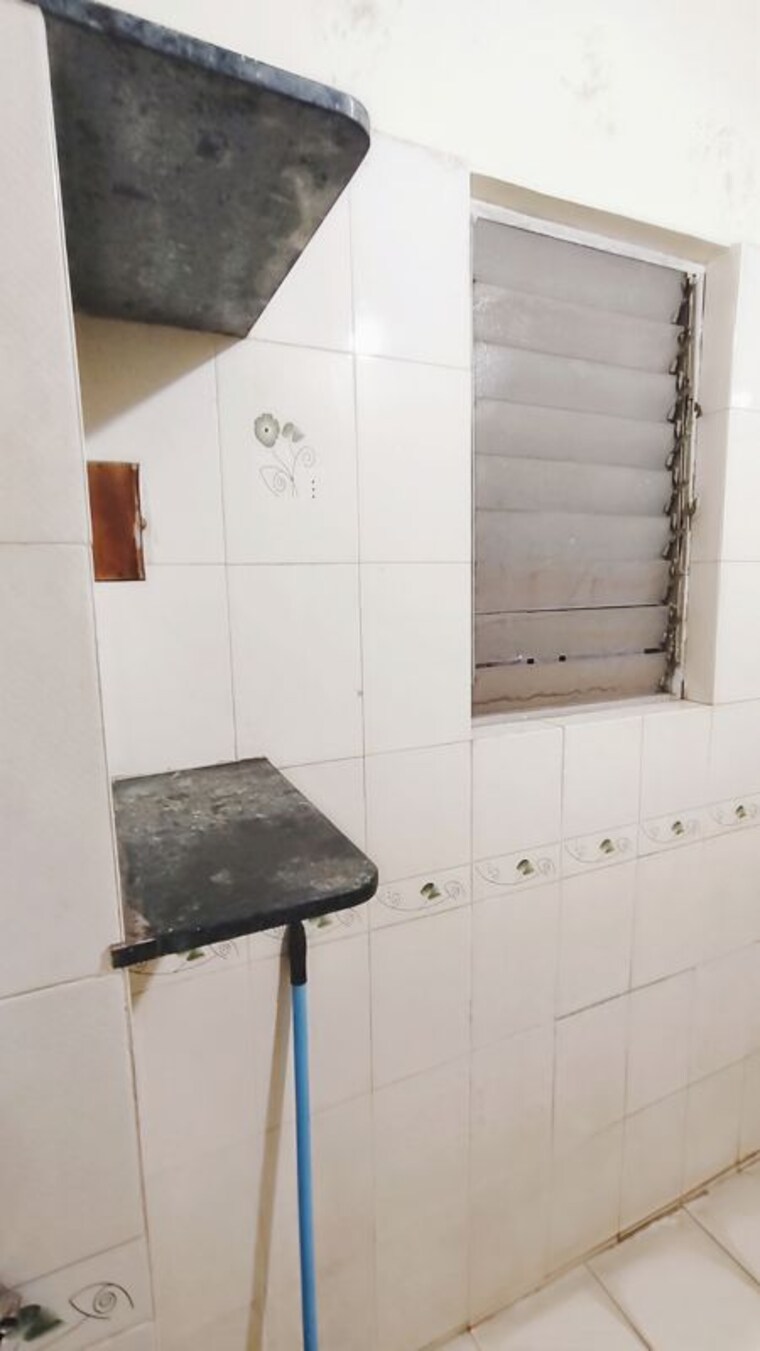 Bathroom, raghuveer nagar 1.5 Bedroom 570 Sq.Ft. Apartment In Raghuveer Nagar Pune 10368333