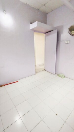 Room in 1.5 BHK Apartment at Raghuveer Nagar – for Rent