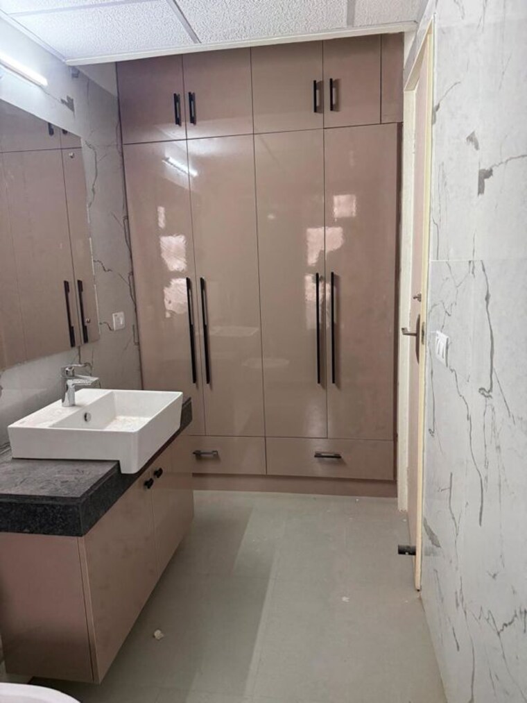 Bathroom, bestech-park-view-altura 3.5 Bedroom 2150 Sq.Ft. Apartment In Sector 79 Gurgaon 10368523