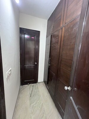 Furnished Amenities in 2 BHK Builder Floor at Auto Market – for Rent
