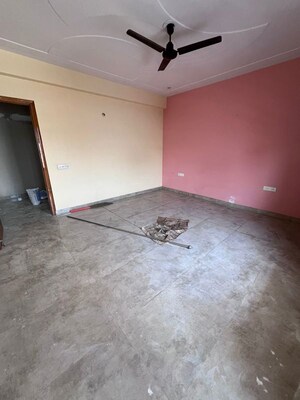 Room in 2 BHK Builder Floor at Auto Market – for Rent