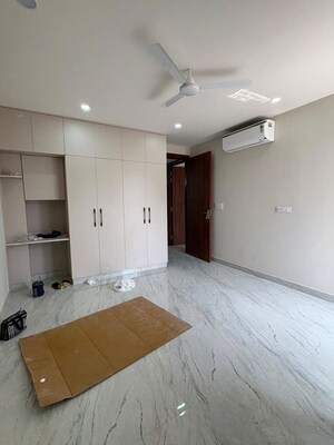 Room in 3 BHK Builder Floor at Sector 9 – for Rent