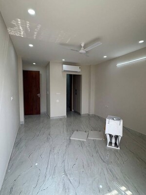Room in 3 BHK Builder Floor at Sector 9 – for Rent