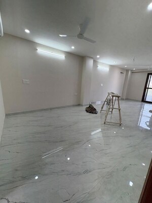 Room in 3 BHK Builder Floor at Sector 9 – for Rent