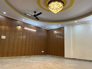 Furnished Amenities in 4 BHK Builder Floor at Paryavaran Complex – for Sale