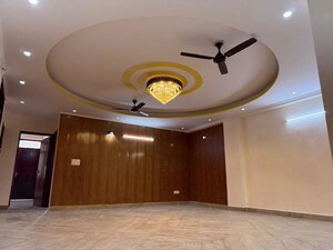 Furnished Amenities in 4 BHK Builder Floor at Paryavaran Complex – for Sale