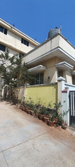  Independent House For Sale in Veerabhadra Nagar