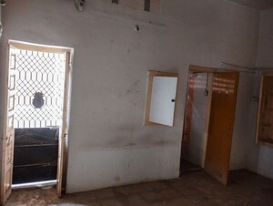 Room in  Independent House at Gomtipur – for Sale