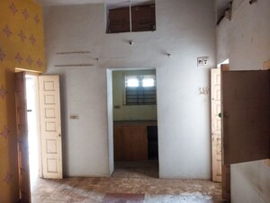 Room in  Independent House at Gomtipur – for Sale