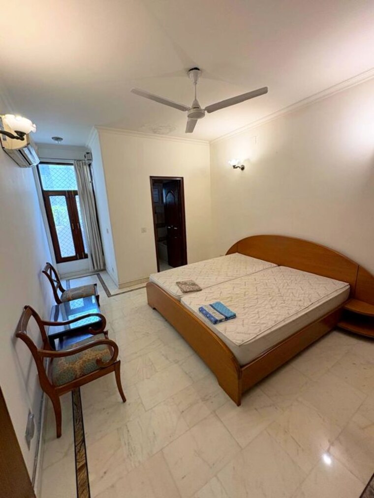Master Bedroom, greater kailash i 3 Bedroom 2700 Sq.Ft. Builder Floor In Greater Kailash I Delhi 10369884