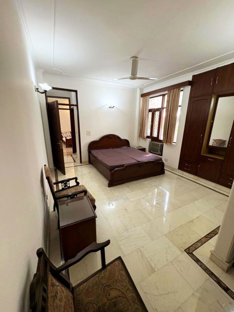 Master Bedroom, greater kailash i 3 Bedroom 2700 Sq.Ft. Builder Floor In Greater Kailash I Delhi 10369884