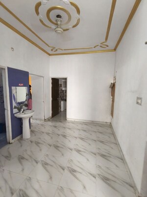 Room in 2 BHK Independent House at Kamta – for Rent