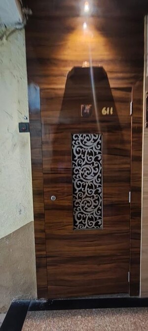 Furnished Amenities in 3 BHK Apartment at Bredco New Viceroy Park , Kandivali East – for Rent