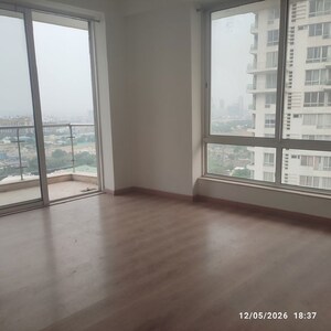 Room in 4 BHK Apartment at Pioneer Park Presidia, Sector 62 – for Rent