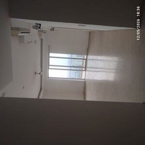 Room in 4 BHK Apartment at Pioneer Park Presidia, Sector 62 – for Rent