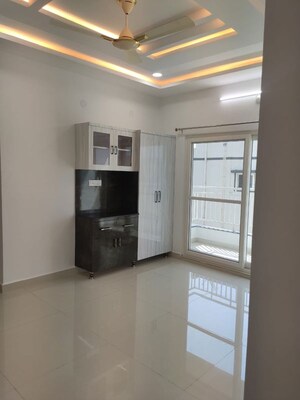 Room in 3 BHK Builder Floor at Kondapur – for Rent