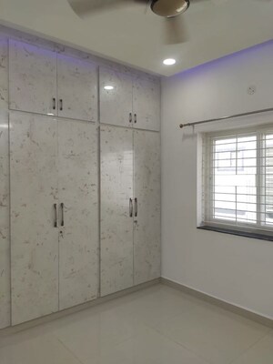 Room in 3 BHK Builder Floor at Kondapur – for Rent