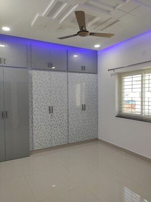 Room in 3 BHK Builder Floor at Kondapur – for Rent