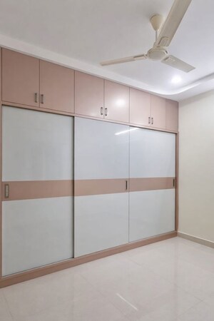 Room in 3 BHK Builder Floor at Kondapur – for Rent