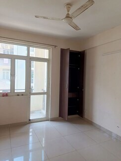 2 BHK + Pooja Room,Servant Room,Extra Room Apartment For Rent in Wave Dream Homes