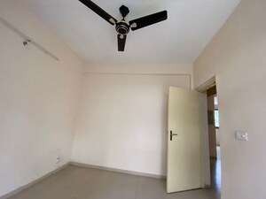 Room in 2.5 BHK Builder Floor at Smart World Gems, Sector 89 – for Rent