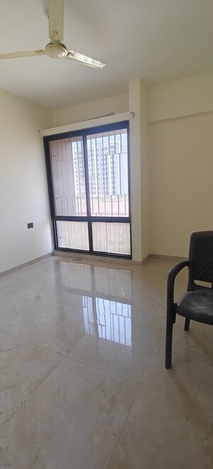 Room in 2.5 BHK Apartment at United Arise, Lohgaon – for Rent