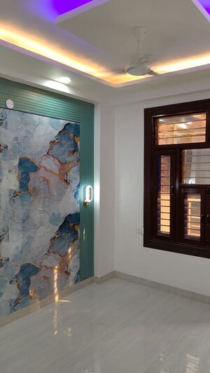 Room in 1 BHK Builder Floor at Maan Heights, Gaur City 1 – for Rent