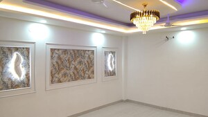 Room in 1 BHK Builder Floor at Maan Heights, Gaur City 1 – for Rent