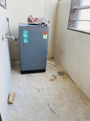 Room in 3 BHK Builder Floor at Manikonda – for Rent