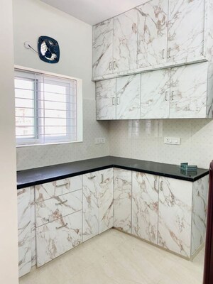 Room in 3 BHK Builder Floor at Kondapur – for Rent