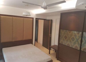 Room in 4 BHK Apartment at Rustomjee Adarsh Excellency, Malad West – for Rent