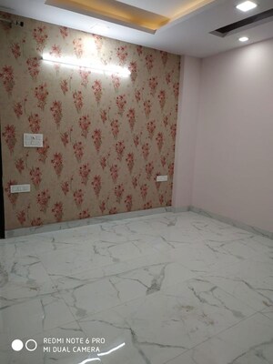 Room in 3 BHK Apartment at DLF Beverly Park I, Sector 28 – for Sale