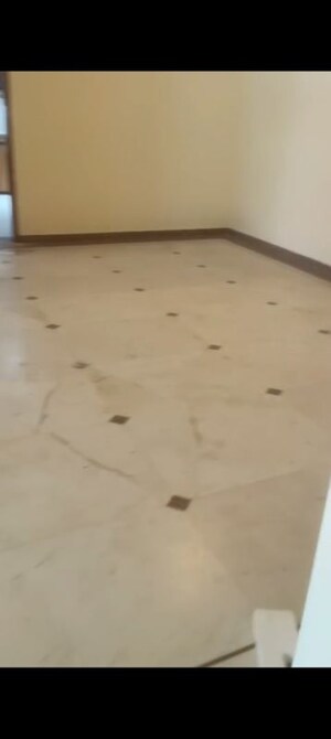 Room in 3 BHK Builder Floor at Palam Vihar Residents Association, Palam Vihar – for Rent