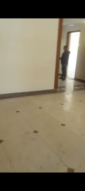 Room in 3 BHK Builder Floor at Palam Vihar Residents Association, Palam Vihar – for Rent