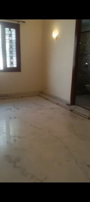 Room in 3 BHK Builder Floor at Palam Vihar Residents Association, Palam Vihar – for Rent